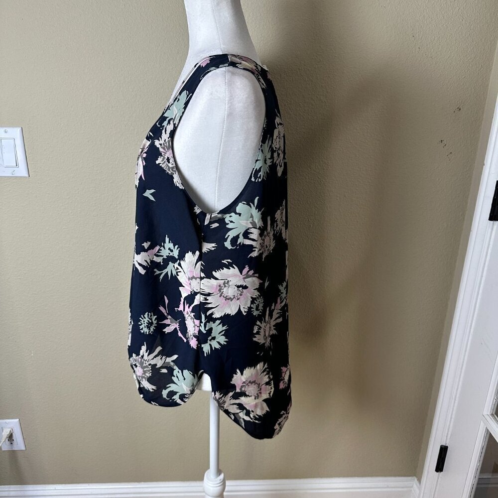 NORDSTROM Lush Sleeveless Floral Blouse Top Size Large V Neck - Picture 4 of 11